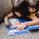 Melissa & Doug kreatív játék, rajzolás vízzel, Azúrkék nyomok és te - formák