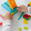 Play-Doh Fun Factory gyurmanyomó 3 tégely gyurmával kezdőszett