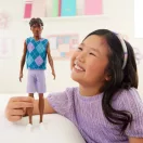 Barbie Fashionista barátok fiú baba - rombuszmintás felsőben