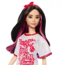 Barbie Fashionista barátnők stílusos divatbaba - 65. évfordulós baba oversized pólóruhában