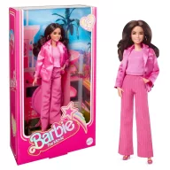 Barbie The Movie - Gloria rózsaszín nadrágkosztümben