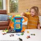 Hot Wheels City autómosó színváltós kisautóval