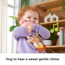 Fisher-Price Ölelnivaló baba szivárvány rágókával