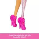 Barbie Trendi Barátnők divatbaba - Rózsaszín ruhában, lábprotézissel
