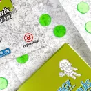 MicroMacro Junior: Bajkeverők kíméljenek! - kooperatív társasjáték