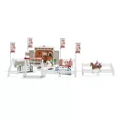 Schleich 42338 Nagy lóversenypálya szett, lovasokkal és lovakkal