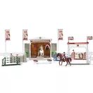 Schleich 42338 Nagy lóversenypálya szett, lovasokkal és lovakkal