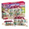 Schleich 42706 Horse Club Lakeside vidéki ház lovas istállóval