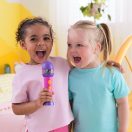 Dóra, a felfedező mikrofon dalokkal