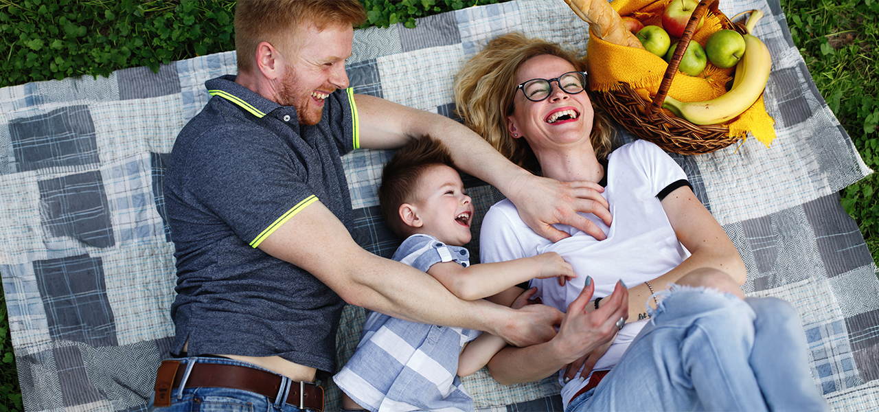 A nevetés napja – miért van rá óriási szüksége a gyerekednek (és neked is)?