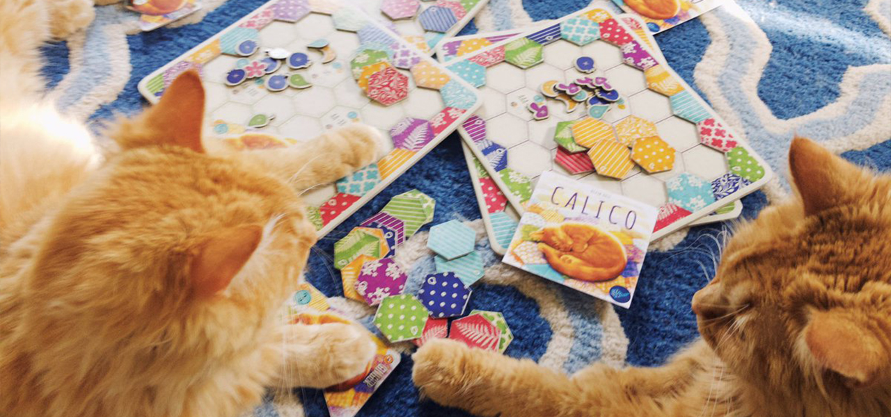 Cuki cicás játéknak tűnik, de karmai vannak! Itt a Calico társas!